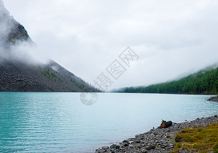 阿尔泰山难以到达的地点阿塔伊旅行森林风景高山蓝色山脉天空独木舟顶峰白色图片