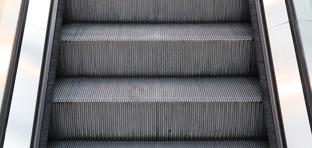 在视图视图中特写一个扶梯的空位地面民众购物运输建筑学运动商业旅行车站自动扶梯图片