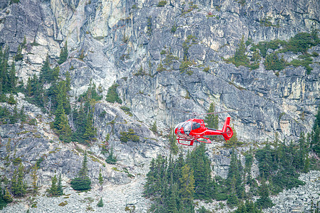 2017年8月12日 直升机营救伤员顶峰活动岩石高山天空游览乐趣哨子蓝色冒险图片