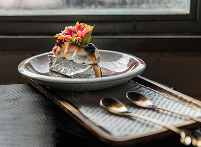 蓝贝利的Yuzu蓝莓塔面包美味饮食美食水果浆果勺子托盘奶油国家图片
