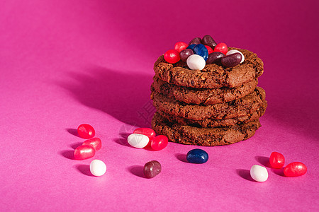 自制燕麦巧克力饼干堆和谷物及多汁果冻豆小麦豆子燕麦糕点食物阴影饼干糖果麦片饮食图片