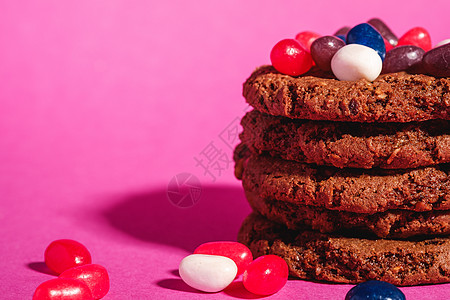 自制燕麦巧克力饼干堆和谷物及多汁果冻豆宏观饼干小麦糕点糖果甜点营养燕麦麦片食物图片