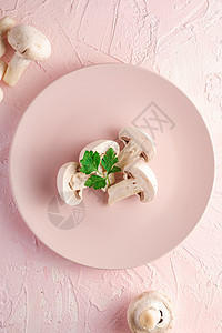 香皮尼翁蘑菇 在粉色盘子上吃健康的食物美食饮食蘑菇香菜烹饪白色绿色营养绿色植物图片