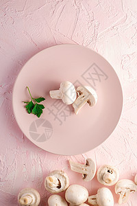 香皮尼翁蘑菇 在粉色盘子上吃健康的食物白色饮食香菜美食绿色蘑菇营养绿色植物烹饪图片