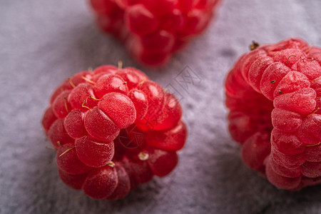 新鲜成熟的草莓水果 夏季维生素红莓果宏观覆盆子果汁石头食物营养浆果饮食美食甜点图片