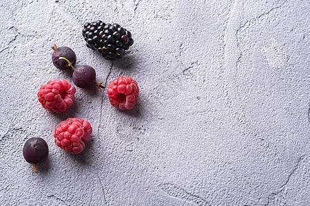 美味新鲜熟熟的草莓 黑莓 鹅莓和红覆盆子甜点食物美食饮食小吃排毒空间醋栗浆果图片