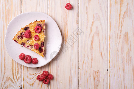 甜美美味的馅饼片 果子和新鲜草莓水果脆皮美食甜点小吃糕点浆果饼干厨房圆圈乡村图片