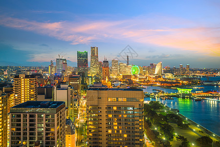 日落时从顶端看横滨城市的天际线房地产天线海洋办公室旅游场景摩天大楼码头游客商业图片