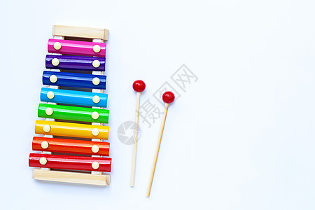 白色背景上的色彩多彩的xylophone幼儿园分数女性口琴乐器玩具孩子们手鼓小学生孩子图片