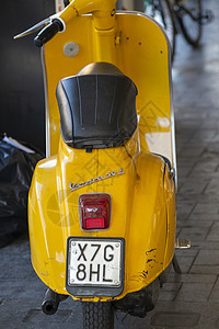 黄色的维什帕场景乡愁运输摩托车车辆发动机蓝色风格轮子自行车图片