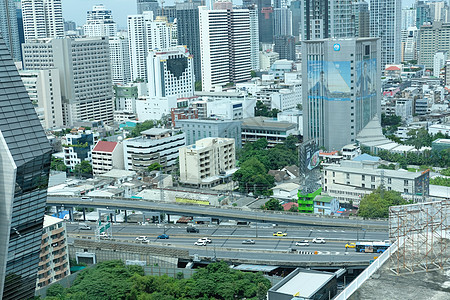 在公路附近的商业区建设城市地标首都景观摩天大楼市中心建筑高楼图片