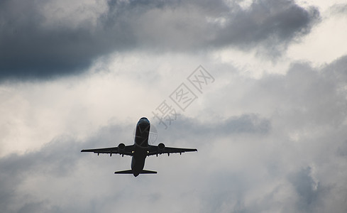 天空中的飞机乘客日落航空公司航班航空空气太阳喷射蓝色飞机场图片