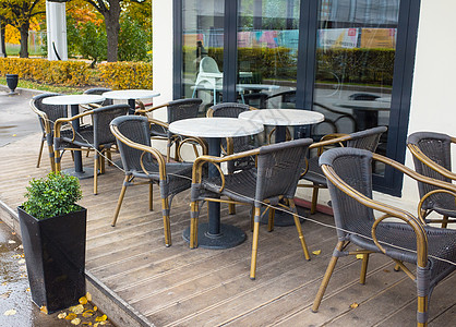 俄罗斯首都的目光咖啡店餐厅旅行季节城市白色咖啡椅子黄色桌子图片