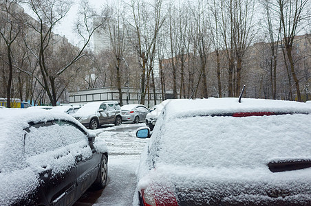 莫斯科运输气候季节雪堆天气城市街道汽车降雪车辆暴风雪图片