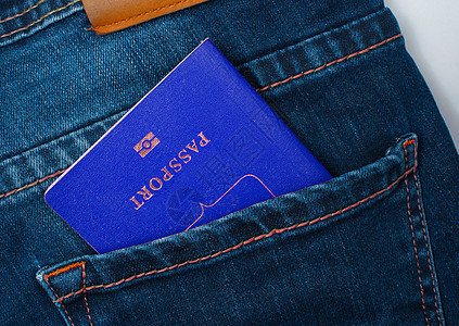 休假时间到了游客护照安全蓝色裤子牛仔布文档商业牛仔裤鉴别图片