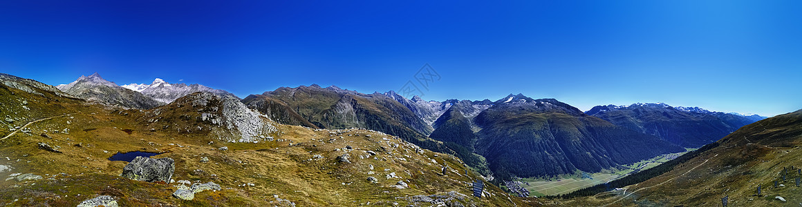 Swis salps山丘的全景 位于Gramselpp顶端的湖远足高山冰川风景天空湖泊旅游活力山脉荒野图片