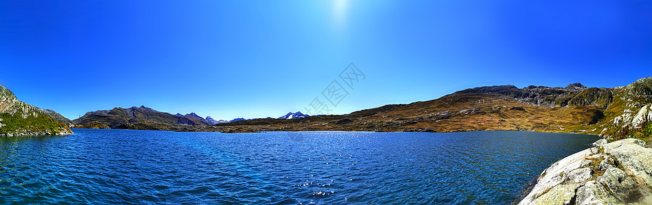 Swis salps山丘的全景 位于Gramselpp顶端的湖远足活力环境悬崖旅游山脉天空蓝色荒野高山图片