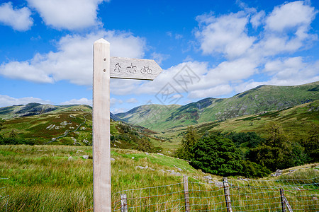 湖区公用木制树枝路标志站英语路标人行道邮政木板马道踪迹民众远足雕刻图片