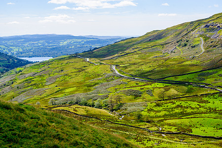 在Kirkstone山口通往Windermere湖Ambleside湖英区斗争车道沼泽地风景戏剧性旅行天空湖区旅游图片