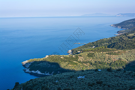 希腊Pelion的海岸线蓝色农村海洋树木海岸风景旅行森林全景海景图片