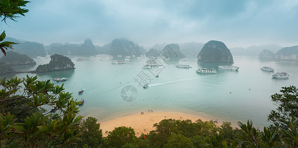 越南哈隆湾景色最优异的景象异国旅行悬崖热带岩石漂浮情调叶子游客全景图片