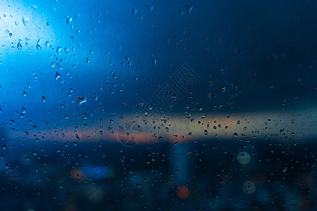 夜雨 在夜晚城市的窗户上下着雨滴全景商业天际中心场景戏剧性市中心建筑学景观天线图片