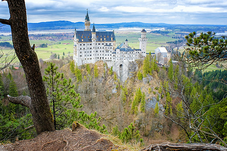 世界闻名的城堡b吸引力全景风景故事季节国王堡垒游客树木蓝色图片