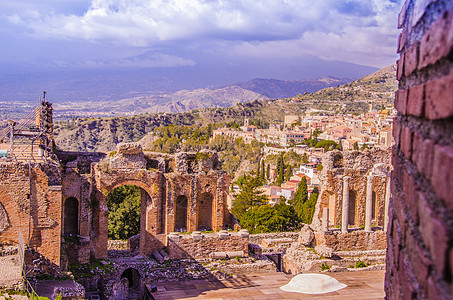 Taormina希腊剧场和全景观的部分观点图片