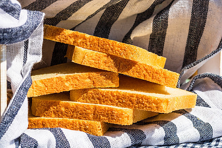 土司面包的切片 生锈成份食物小吃营养谷物午餐面粉粮食饮食糖类早餐图片