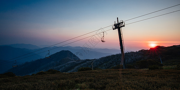 Mt Buller 日落视图 澳大利亚薄雾丘陵首脑花朵天空乡村日落太阳国家图片