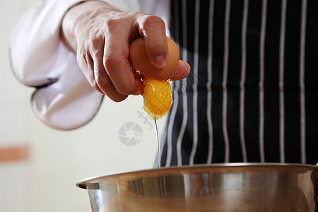 鸡蛋饼烹饪美食休息厨师厨房烘烤白色黄色背景图片