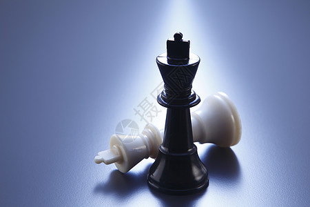 棋黑色游戏挑战国王运动木头领导白色胜利木板背景图片