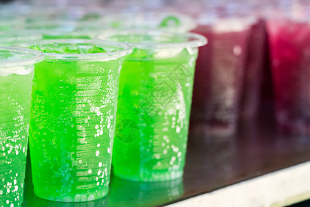 多彩饮料绿色杯子玻璃可乐白色苏打图片