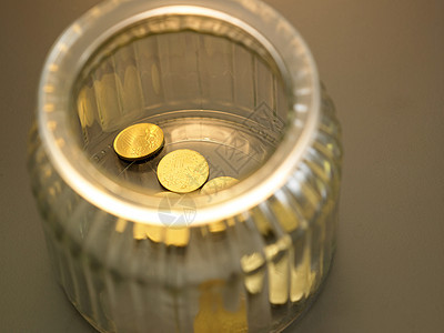 从保存的硬币中收集标签现金投资经济玻璃商业财富危机银行业图片