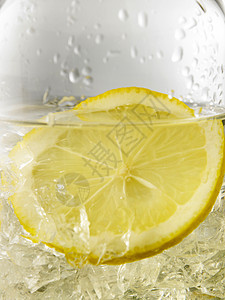 柠檬水矿物柠檬果汁水果口渴食物黄色液体玻璃图片