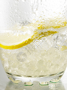 柠檬水玻璃果汁水果食物矿物黄色柠檬口渴液体图片