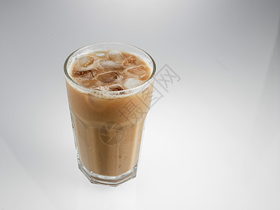 含冰的奶茶液体味道美食白色饮食棕色冰块牛奶饮料冰镇图片