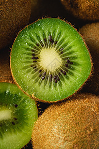 Kiwi 水果半切片特写宏图片