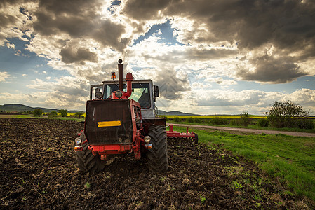 拖拉机播种田 准备播种土地植物农场栽培机器季节国家农田工作耕地农民图片