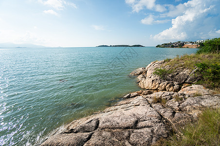 广阔的景色看得见多彩的大悬崖和大海墙纸岩石风景海岸石头海洋巨石天空海景支撑图片