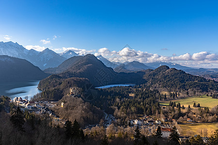 巴伐利亚阿尔卑斯山和湖的全景与著名的霍赫遗产历史风景建筑旅行旅游阳光观光城堡纪念碑图片