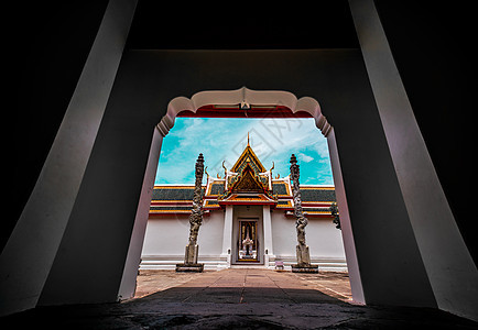 Wat Arun是泰国游客的著名旅游点天空地方古董文化图片旅行观光寺庙吸引力金子图片