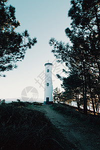 美丽的蓝色和白色灯塔 在西班牙海岸的波音图片