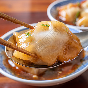 台湾食物Bawan Ba wan 台湾肉丸精华 美味的街头小叶餐厅桌子街道淀粉文化食谱木头饺子筷子美食背景