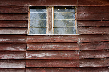 弃置建筑中用碳网覆盖的大声窗口木板指甲硬木窗户蜘蛛网粮食百叶窗玻璃褪色木头图片