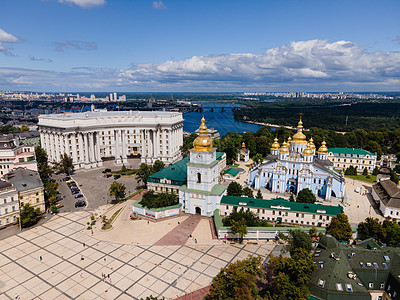 乌克兰基辅的圣迈克尔金色门面修道院旅行圆顶全景景观宗教教会蓝色地标遗产金子图片