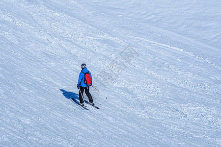 高山车站滑雪下坡季节粉末旅行高山速度滑雪者竞赛运动男人行动图片