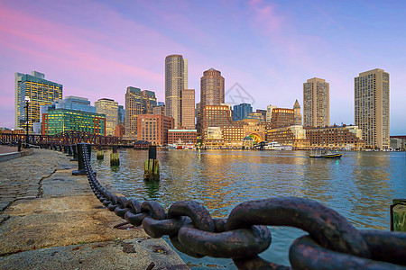 黄昏时分 马萨诸塞州波士顿港和金融区码头建筑日落景观旅行观光市中心商业摩天大楼港口图片