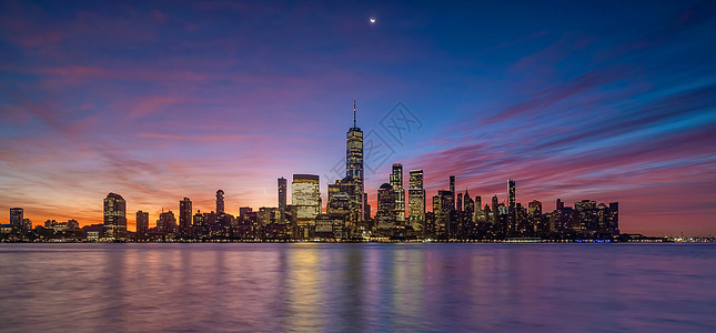 日落时的纽约市中心天际线  美丽的城市景观场景旅行办公室摩天大楼建筑市中心天空全景日出地标图片