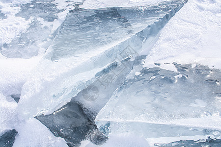 俄罗斯Baikal湖冰冻湖中的碎冰蓝色天空水晶天气冰块场景立方体季节冻结宏观背景图片